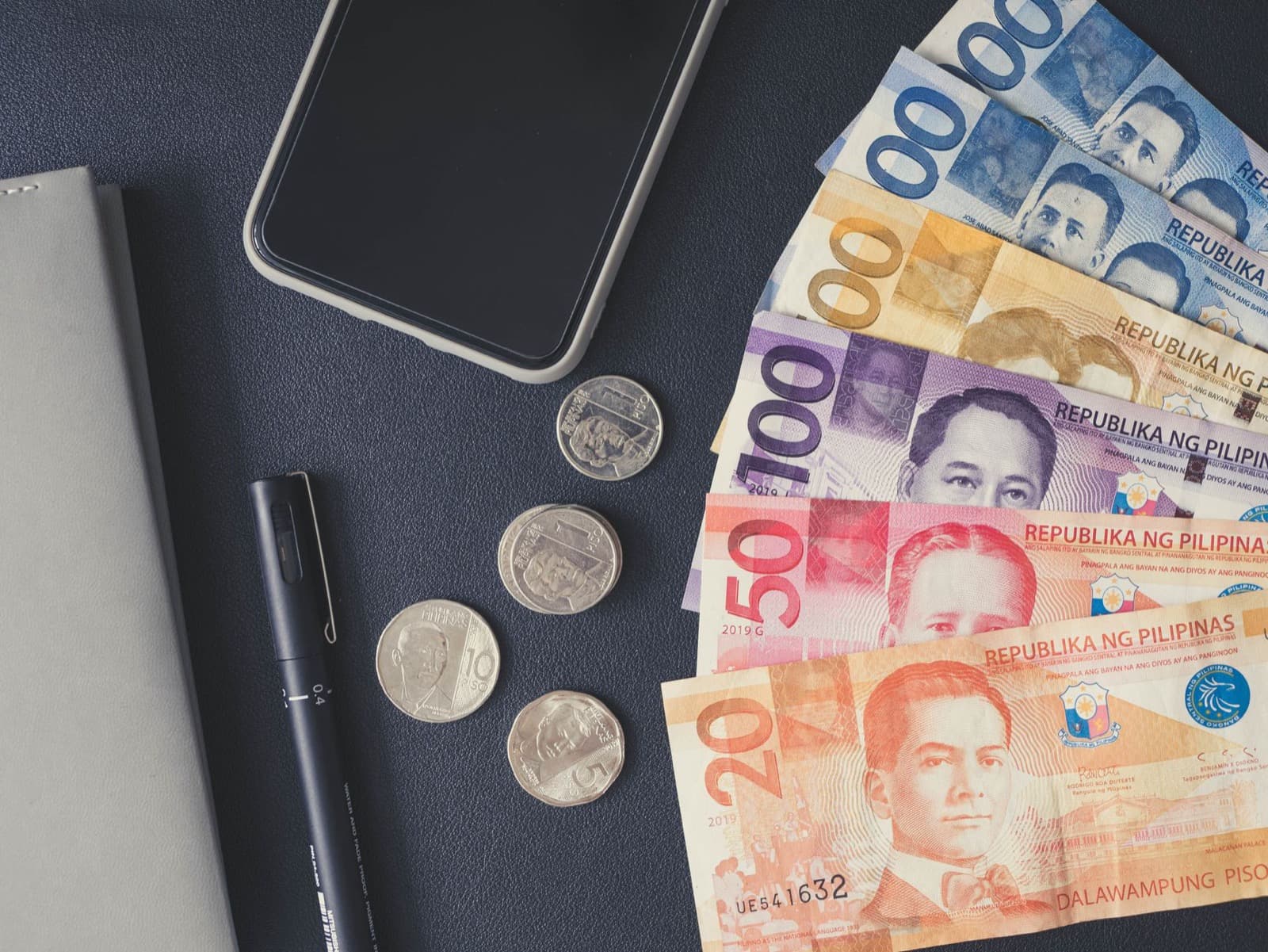 当地费用要用比索现金支付，落地后取现更划算
