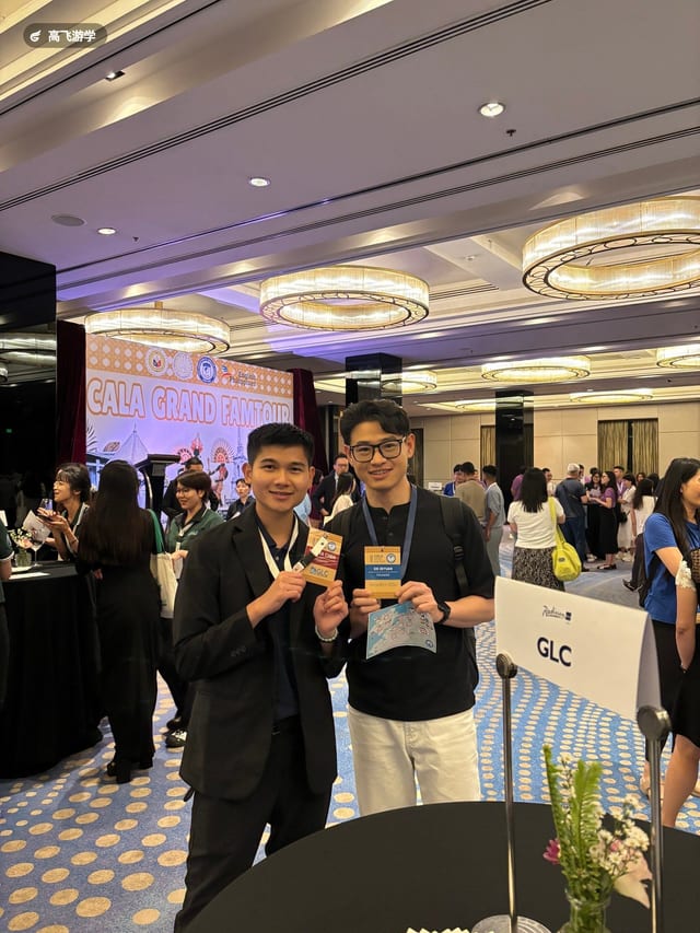 高飞游学创始人和校方经理合影